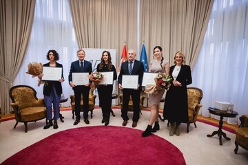 /uploads/attachment/vest/703/Dodela-priznanja-u-Vladi_Republike-Srbije.jpg